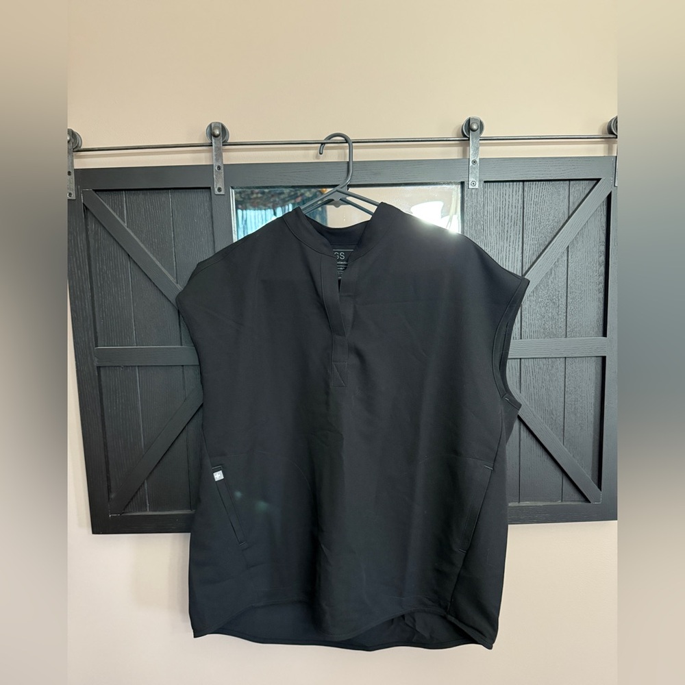 Figs Black Scrub Top